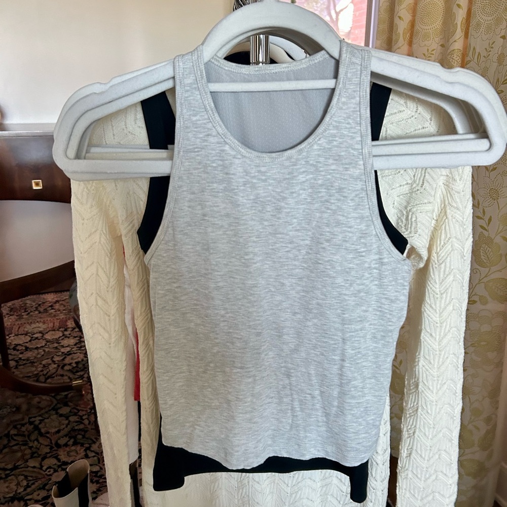 Vuori | Women’s Workout Top | Gray